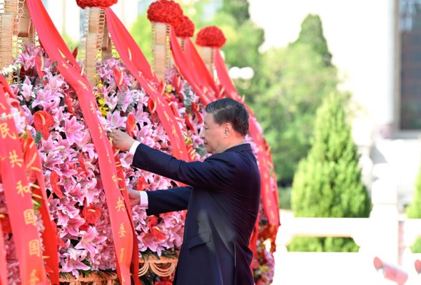 习近平等党和国家领导人出席烈士纪念日向人民英雄敬献花篮仪式