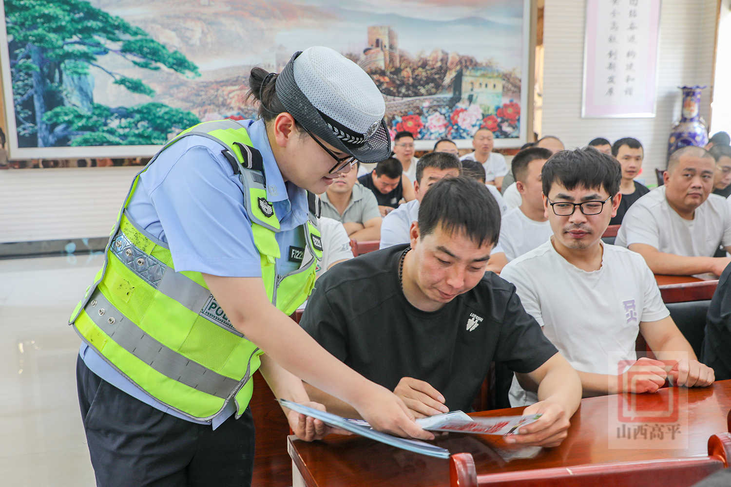 市应急管理局走进龙顶山煤业开展安全生产月宣传活动