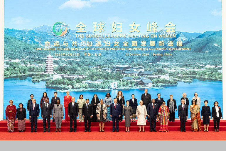 习近平出席全球妇女峰会开幕式并发表主旨讲话