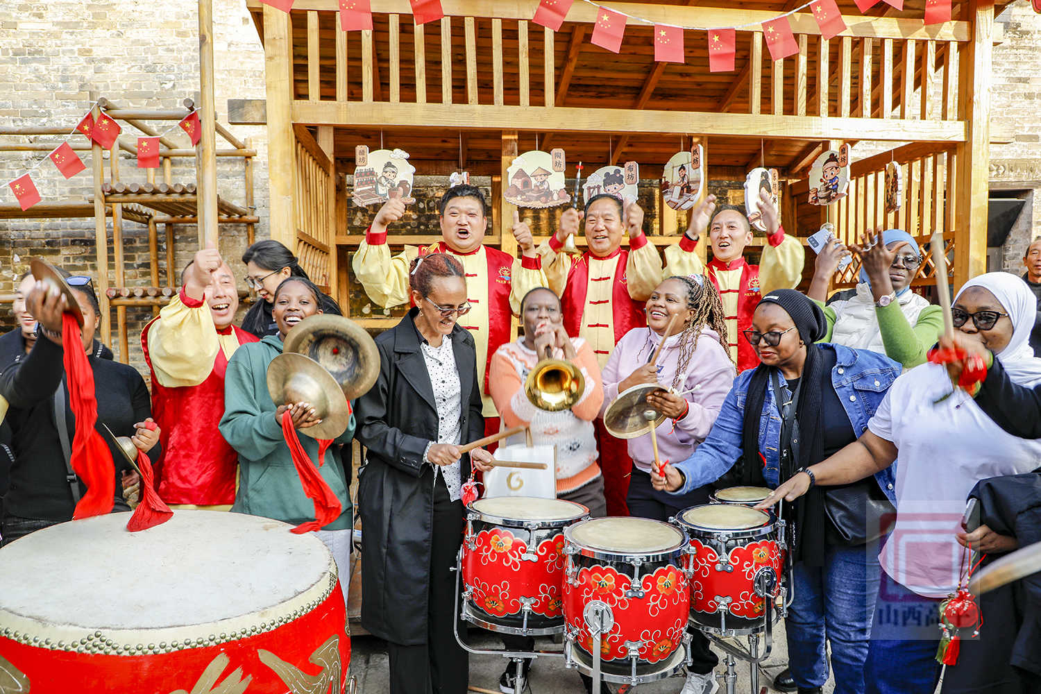 沉浸式实践教学 国际友人感受高平传统文化