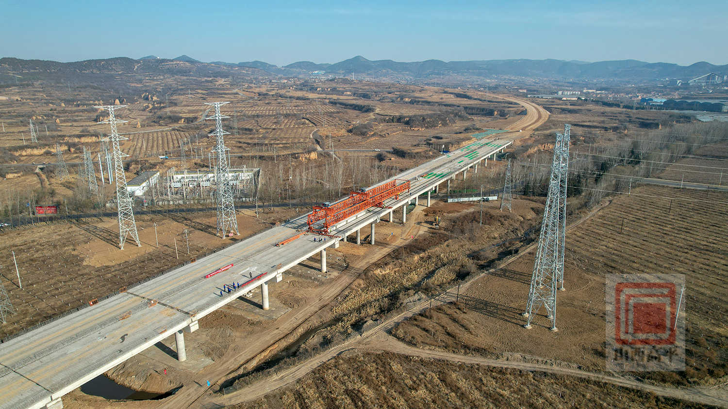 国道208（高平段）改扩建工程陈区大桥顺利合龙