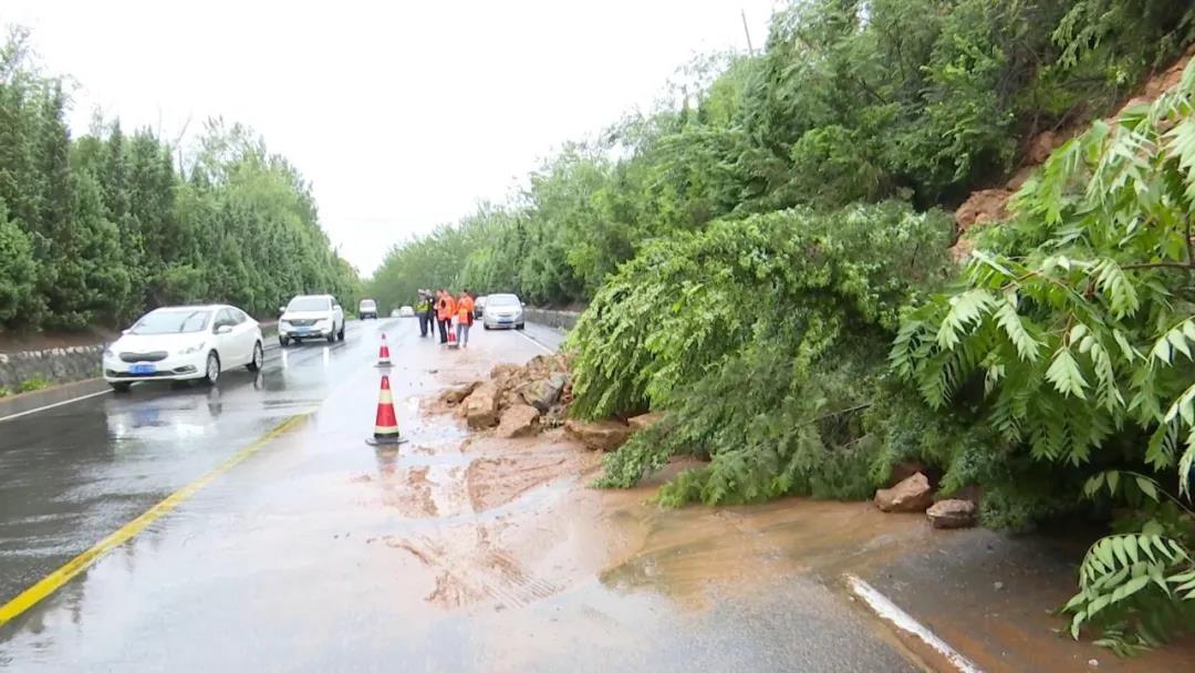 市公路管理段快速反应 抢险保畅通