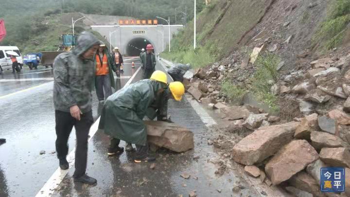 市交通运输局：冒雨抢险保证道路安全通畅