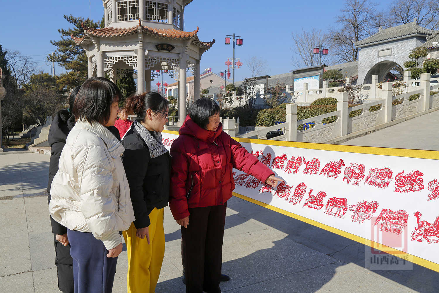  剪纸传非遗 百马迎新年