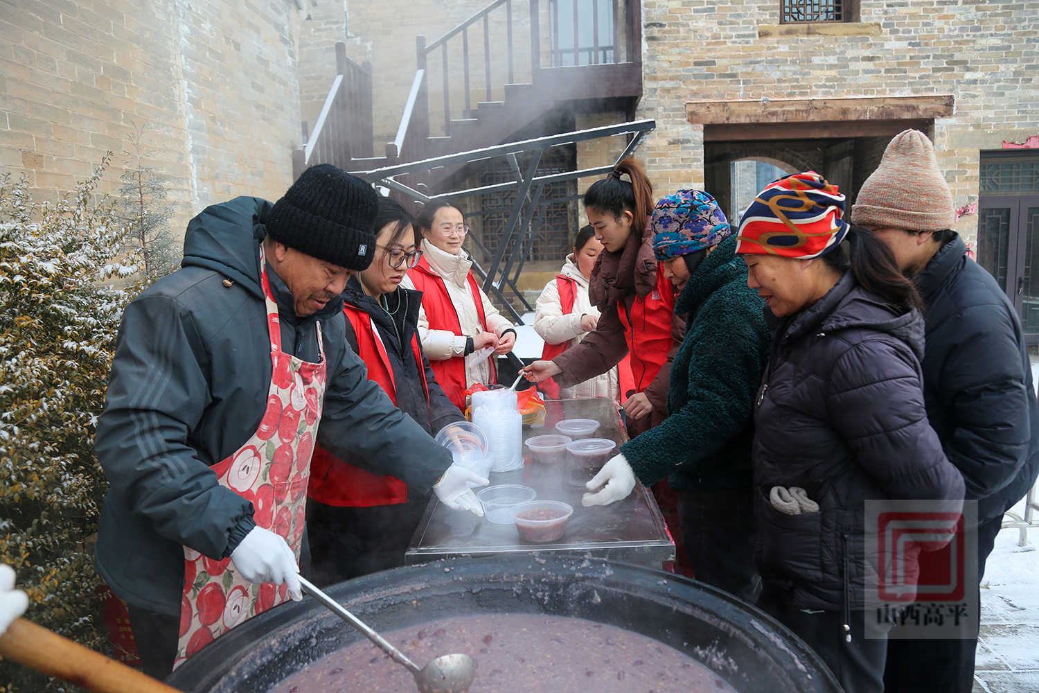 腊八至 年味浓 喜镇苏庄开展腊八送福粥活动