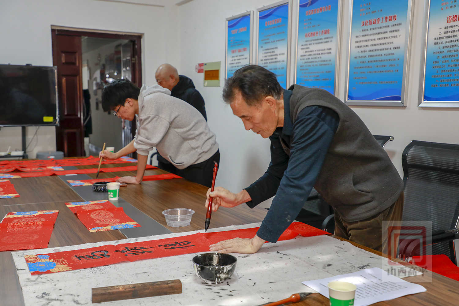 太华社区开展写春联、送祝福活动