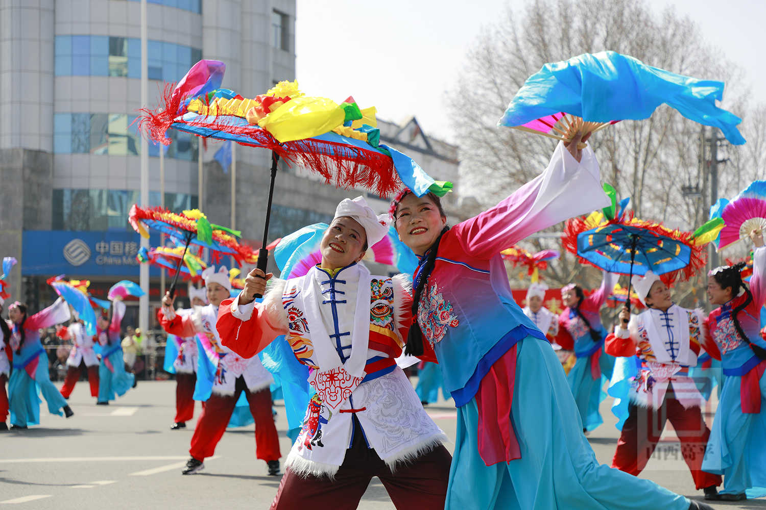 年味儿拉满！高平彩车耍乐故事巡演燃动全城