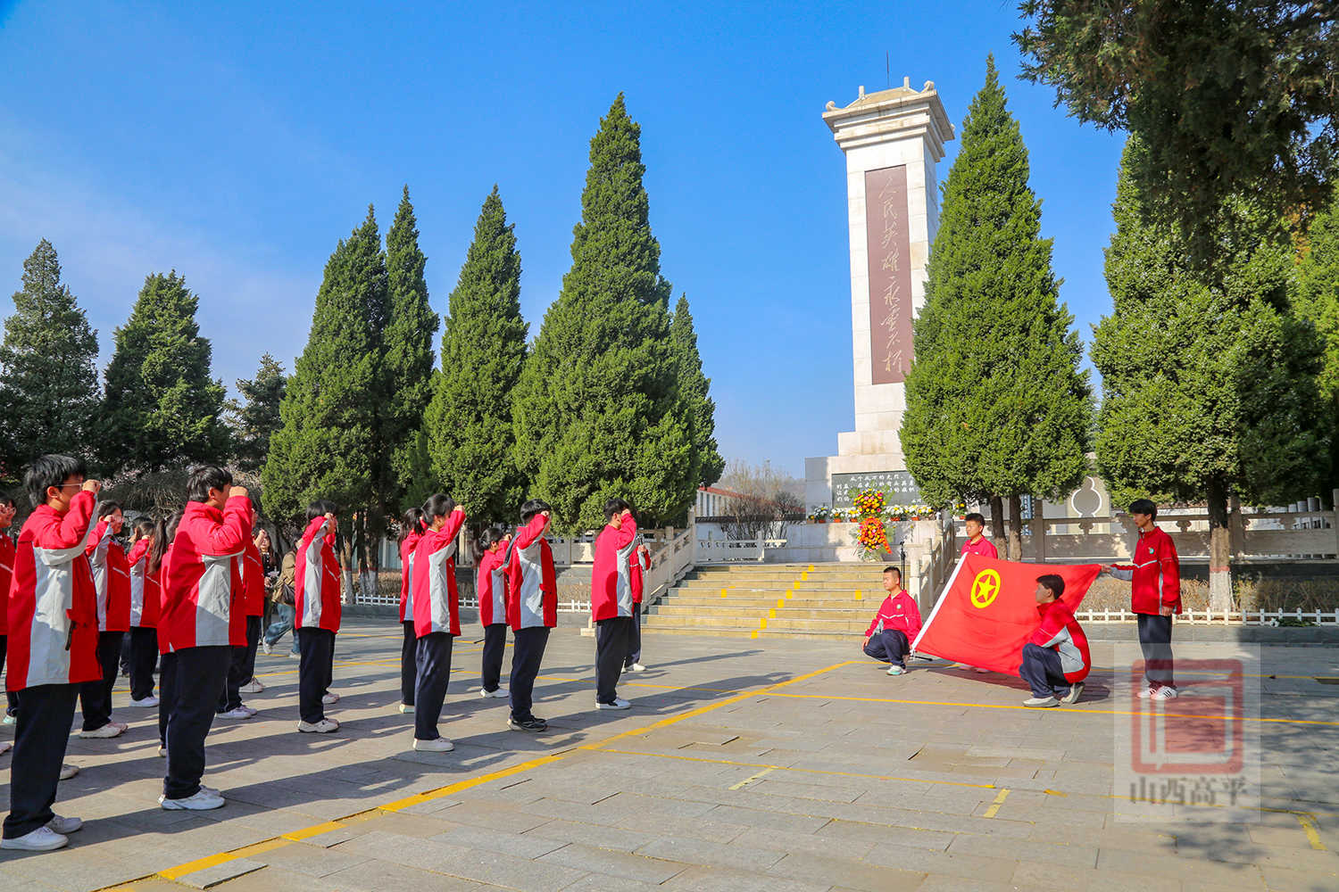 清明寄哀思 薪火永相传 我市各中小学校开展清明祭英烈活动