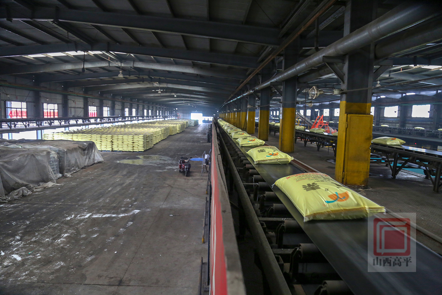 开足马力生产化肥全力保障春耕春播