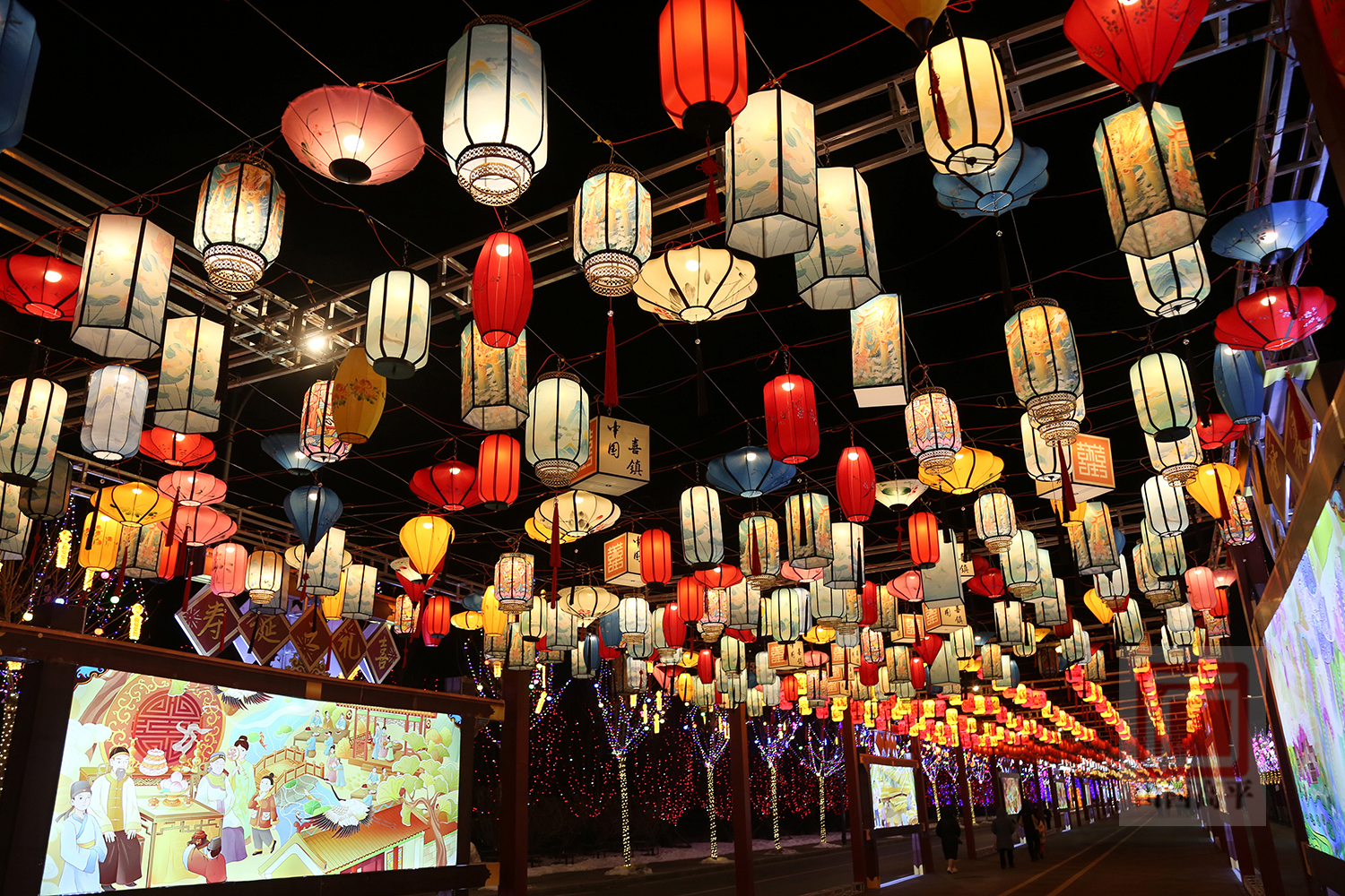 高平市炎帝灯会激活文旅市场