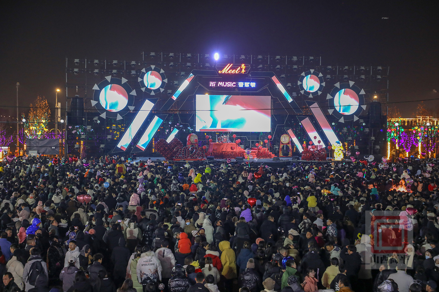 高平市炎帝灯会激活文旅市场