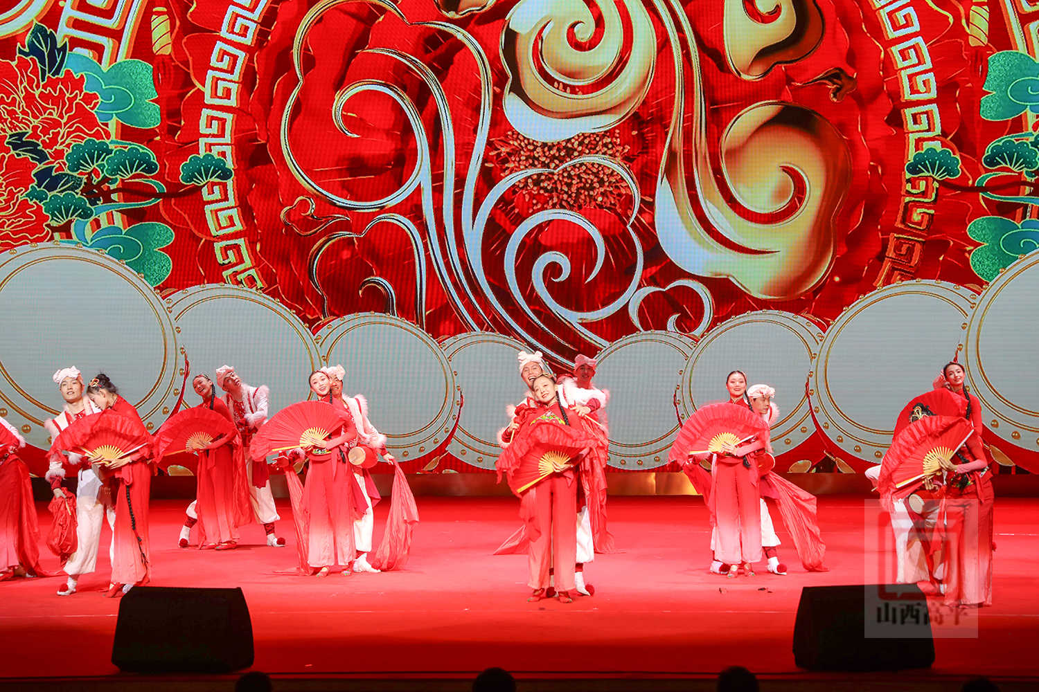 我市举办"情满中秋 喜迎国庆"大型歌舞综艺晚会