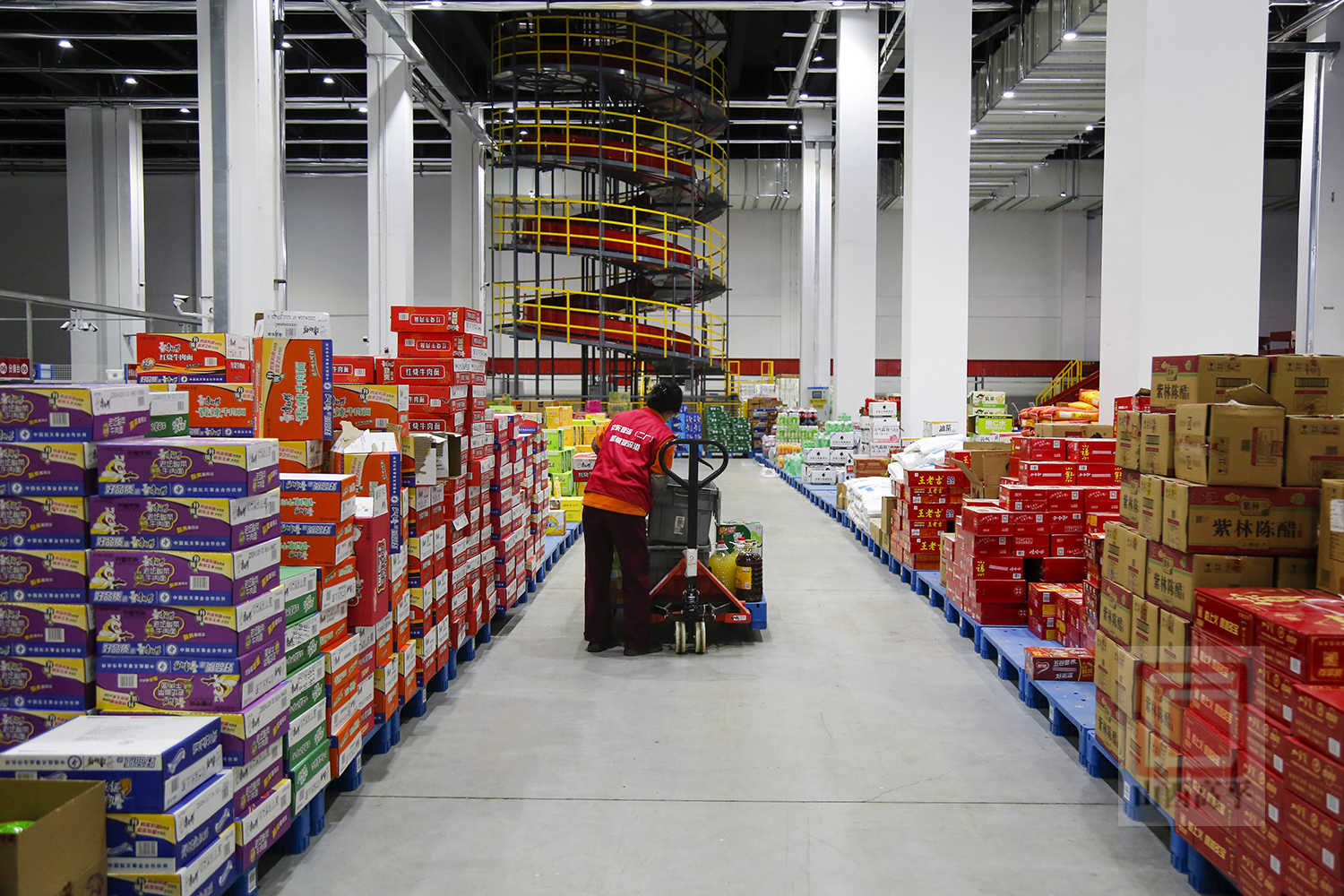 智慧物流港:智能化仓储体系 为企业发展注入科技动能