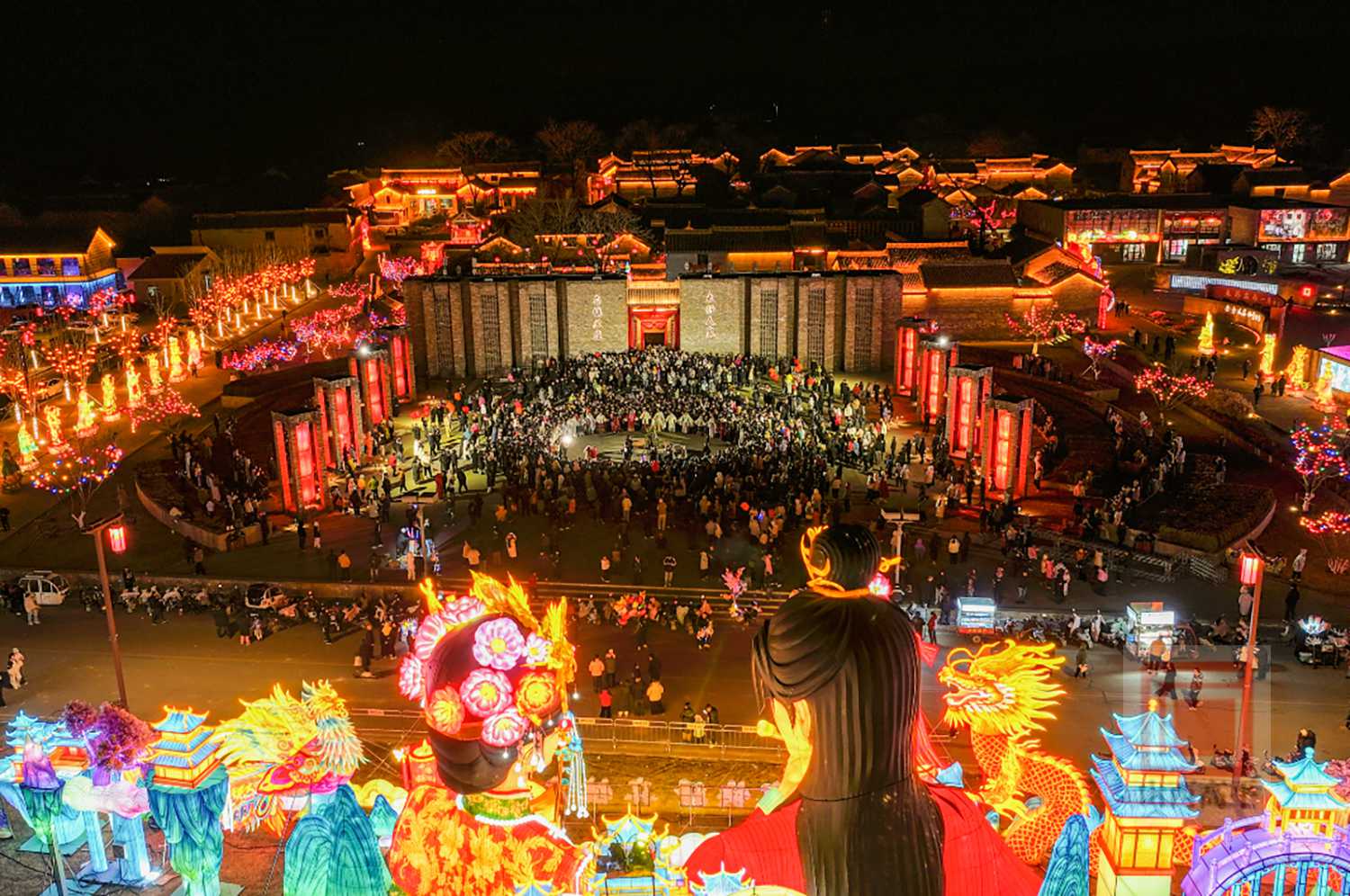 喜镇苏庄璀璨灯火点亮新春