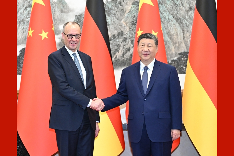 习近平会见德国总理默茨