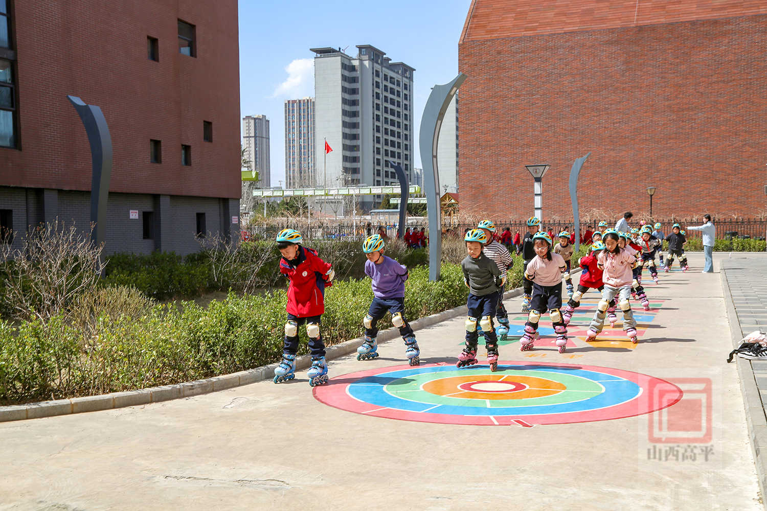 高平七中：轮滑社团让青少年滑出别样风采