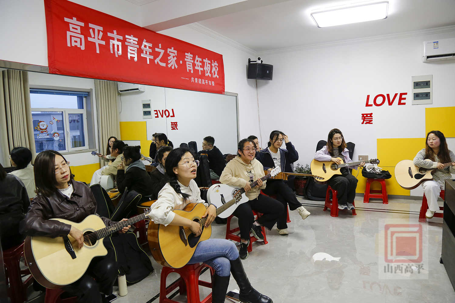 青年夜校：多彩课程点亮青年夜生活