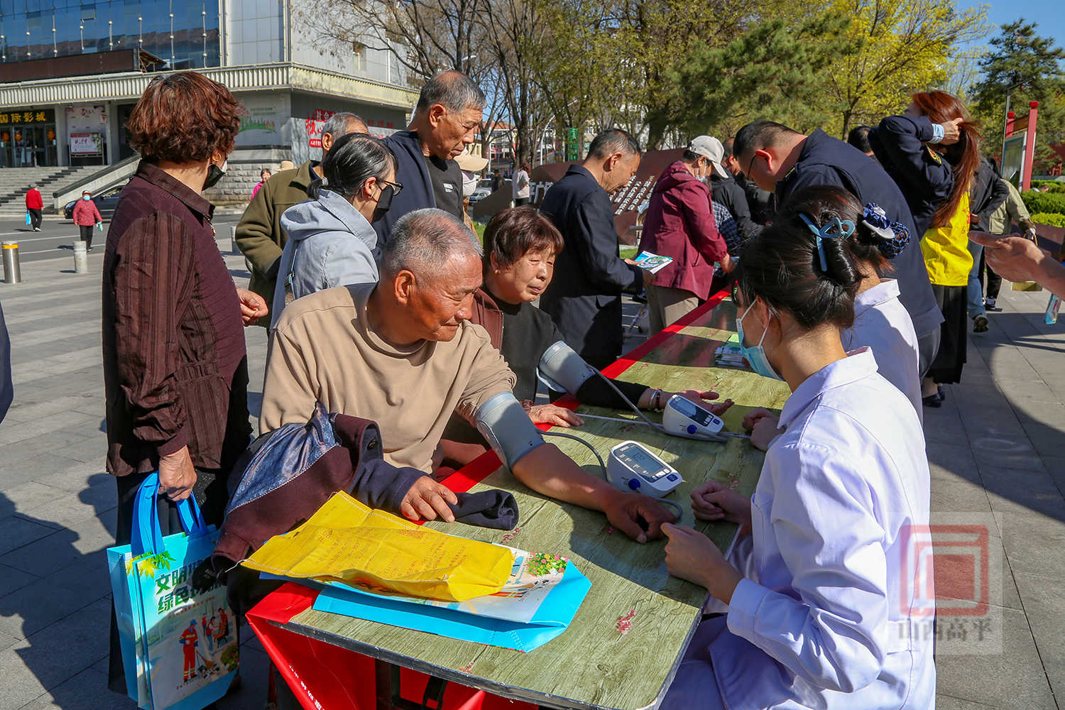 我市开展第38个爱国卫生月宣传活动