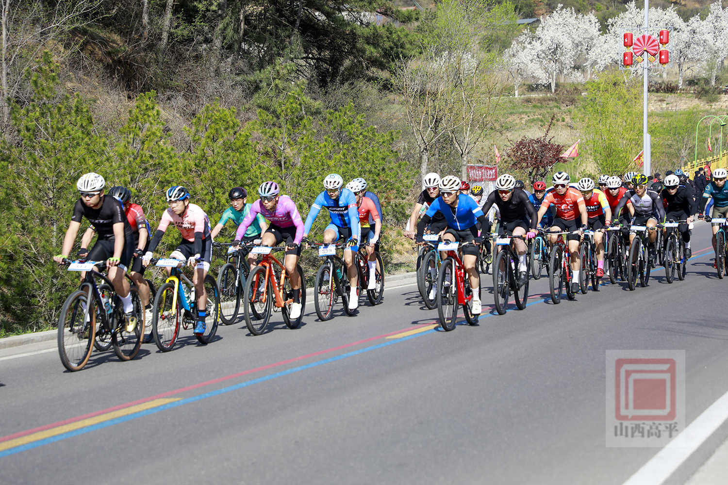2026高平市“神农杯”太行一号公路自行车公开赛燃情开赛