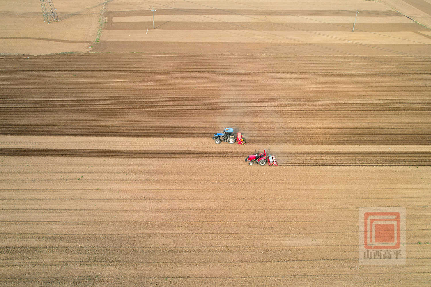 抢抓农时忙春播 我市45万亩玉米播种作业有序推进