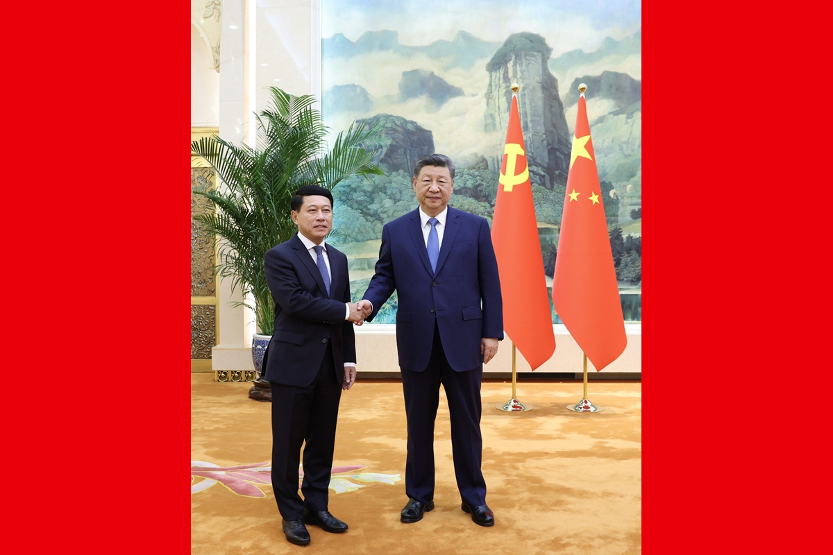 习近平会见老挝人民革命党中央总书记、国家主席特使沙伦赛