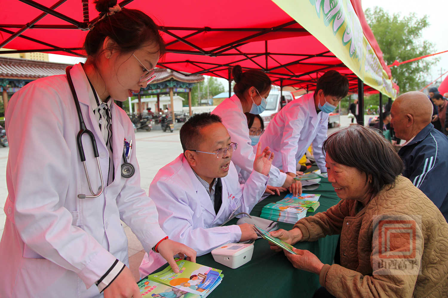 惠民又暖心 我市开展“五四”文明集市主题活动