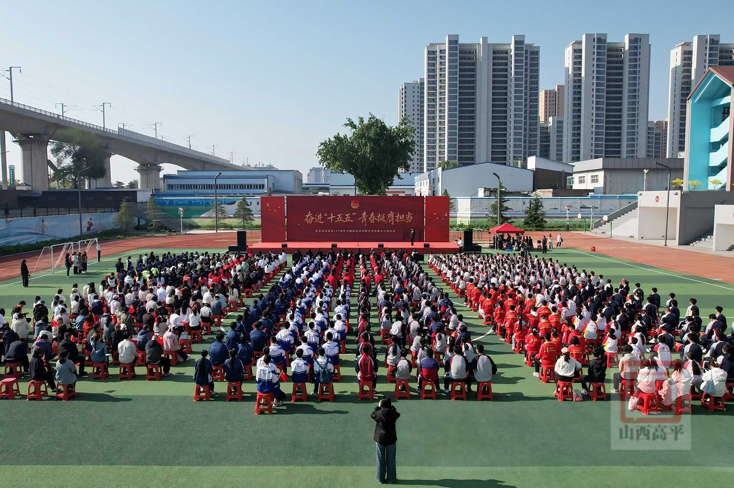 我市纪念五四运动107周年主题团日活动暨示范性集中入团仪式在高平七中举行