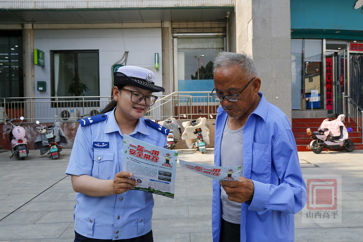 市公安局交管大队：“一盔一带” 守护群众出行安全