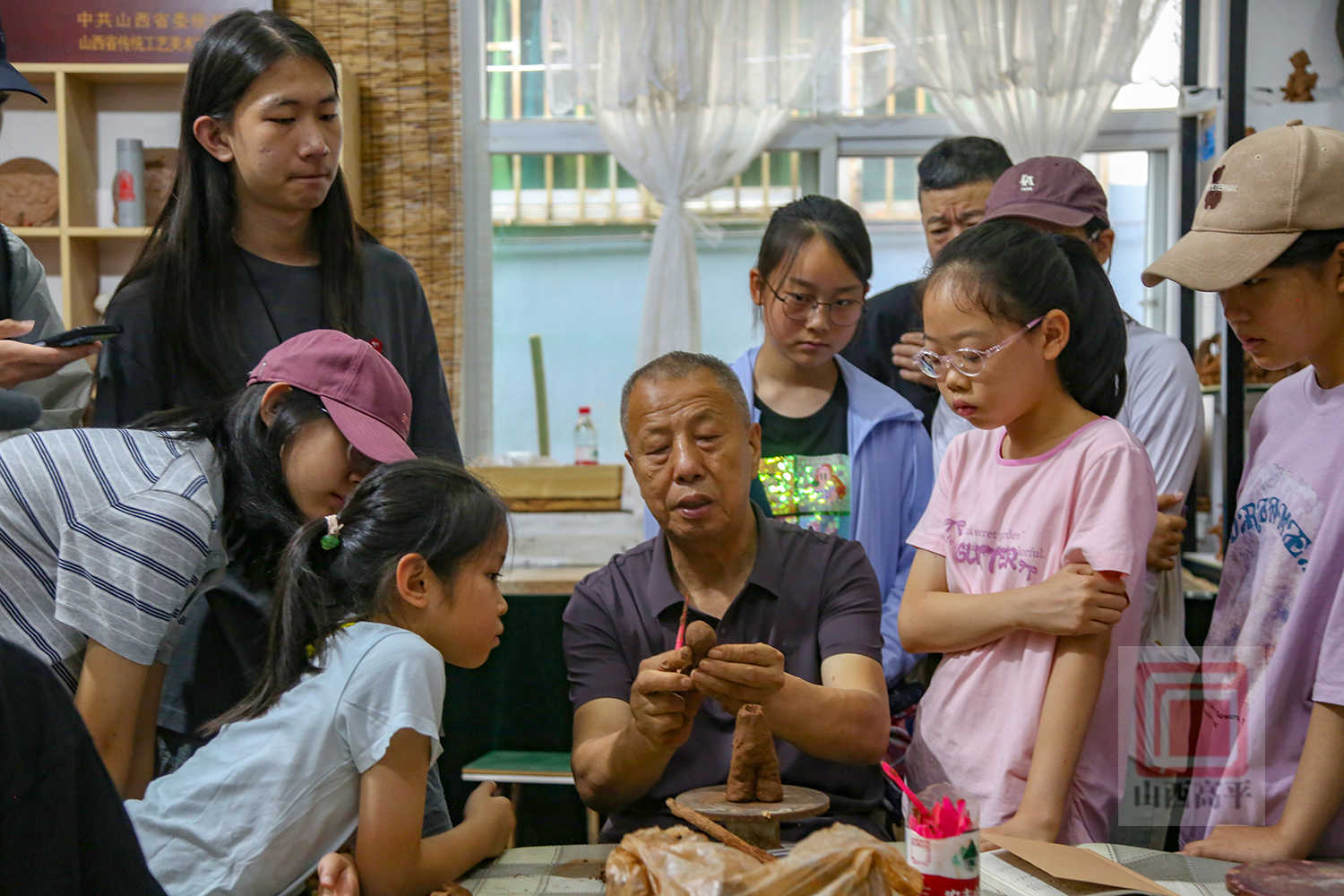 指尖传匠心 非遗研学感受泥塑之美
