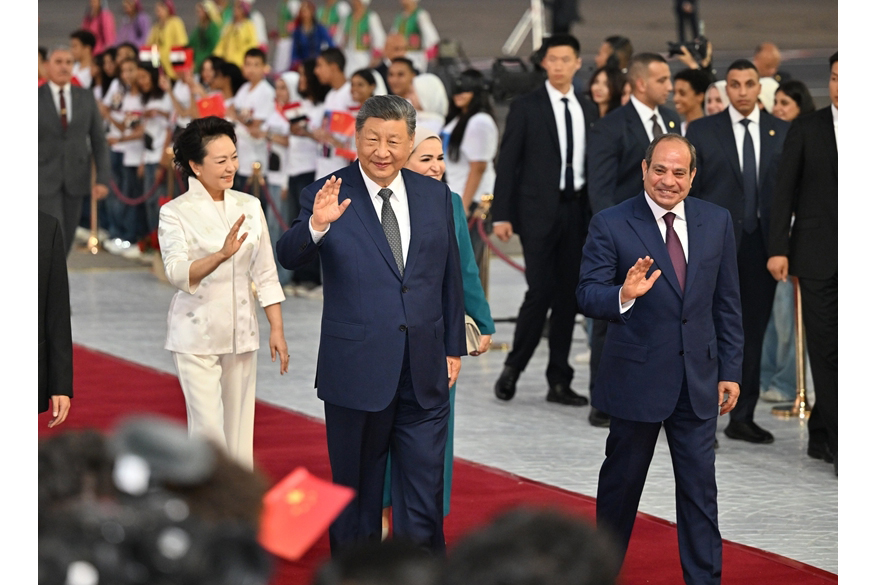 习近平抵达开罗对埃及进行国事访问