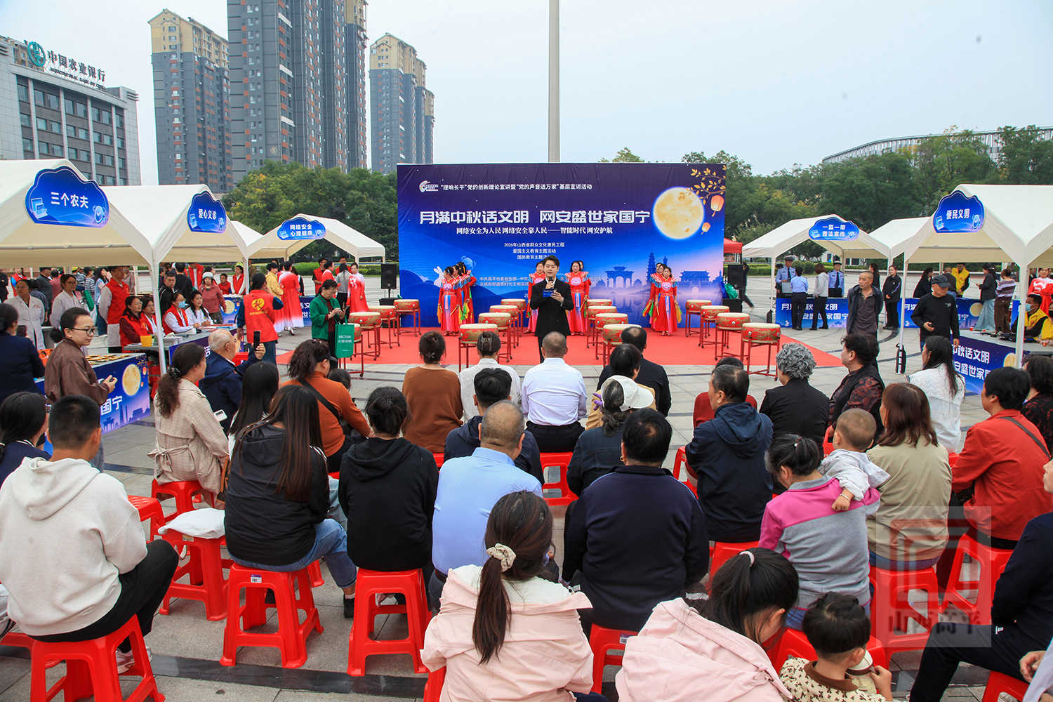 我市开展“月满中秋话文明 网安盛世家国宁”文明集市主题活动