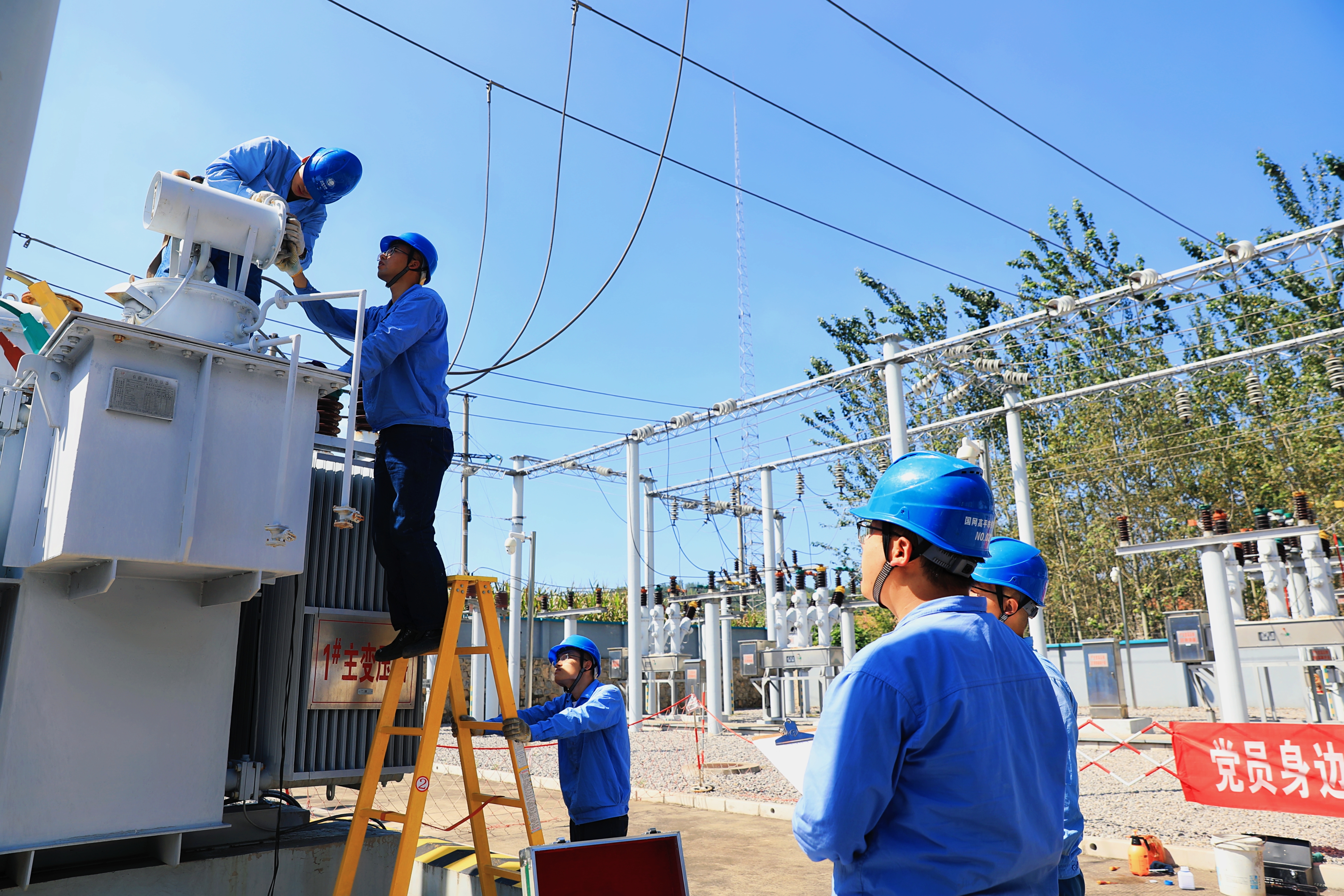 国网高平供电公司全面开展秋季检修加快城乡电网改造