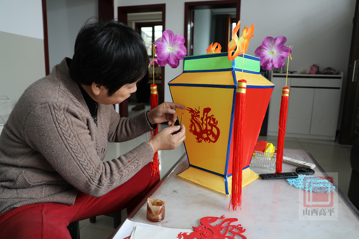 米春英传统手工花灯点亮致富路