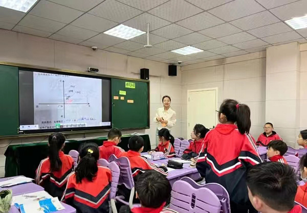 市城南小学数学名师工作室开展优质课展示活动