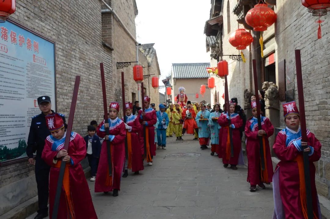 良户古村街道士巡游震撼上演 沉浸式体验明清街巷里的年味狂欢_高平市人民政府网