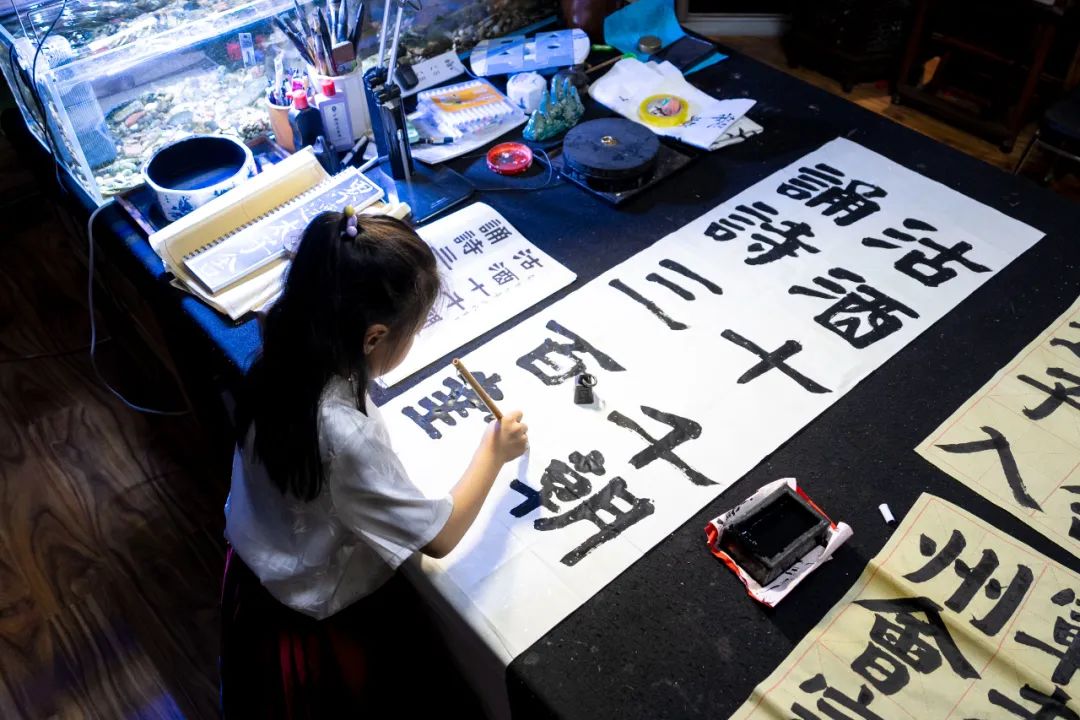 7岁女孩会写三种书法引关注家长：没有功利想法只为吸收传统文化的“精气神”_高平市人民政府网